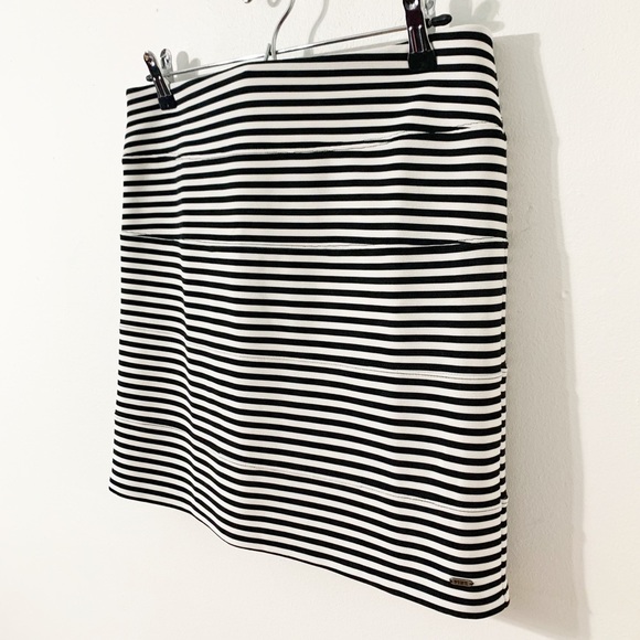 PINK Victoria Secret Striped Mini Skirt Exposed Zipper in Back Textured Fabric - Picture 2 of 8